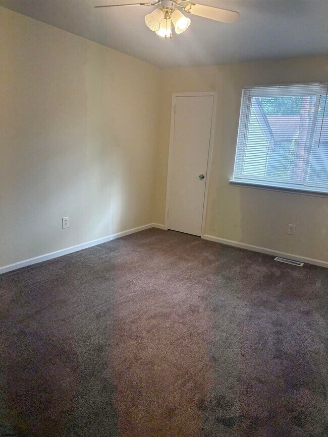 Building Photo - 2705 Goldenrod Ct