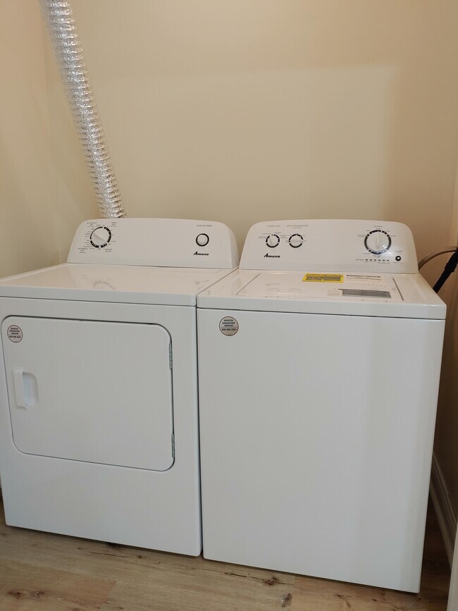 NEW AMANA WASHER/DRYER - 107 Manor Dr