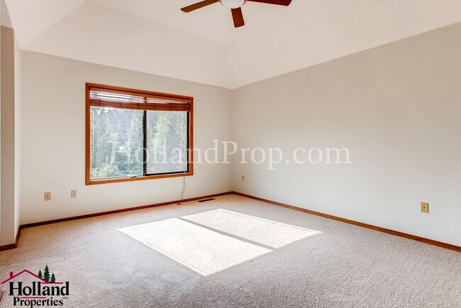 Building Photo - Beautiful Portland Home in Bethany Neighborhood!!! NEW PRICED at $2795 and REDUCED SECURITY DEPOSIT