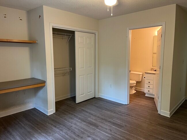 Building Photo - 302 Harts Cove Way