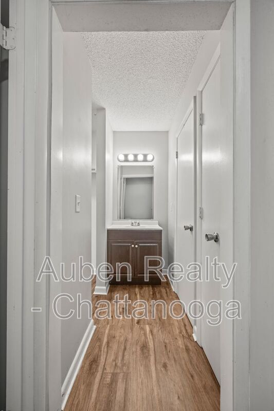 Building Photo - 207 Eveningside Dr