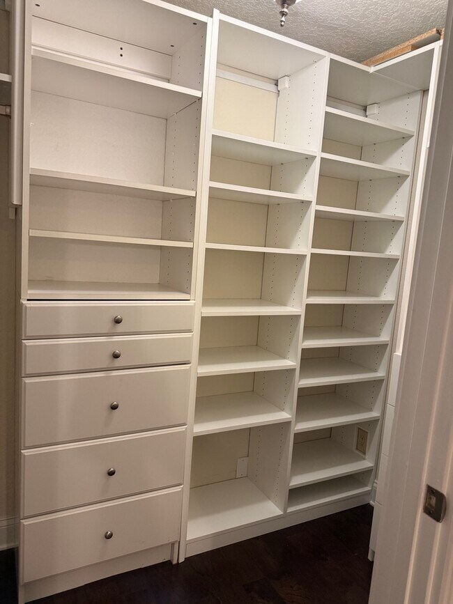 Building Photo - 430 Gehr Ln