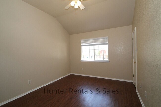 Building Photo - Fall Move!