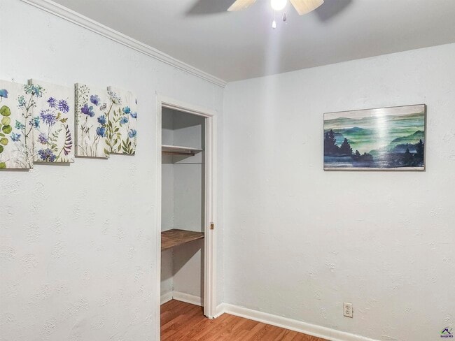 Building Photo - 106 Kingsbury Cir