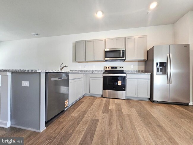 Building Photo - 1410 SUGARPLUM Ln