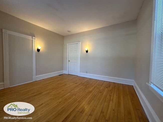 Building Photo - 2208 NE 2nd St