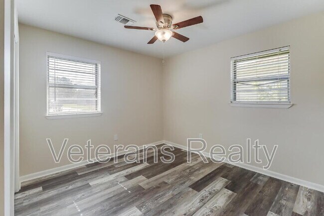 Building Photo - 129 Quarles St