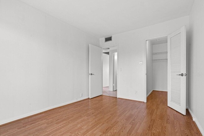 Building Photo - 74 Mansfield B