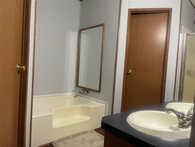 Building Photo - 280 County Rd 6478