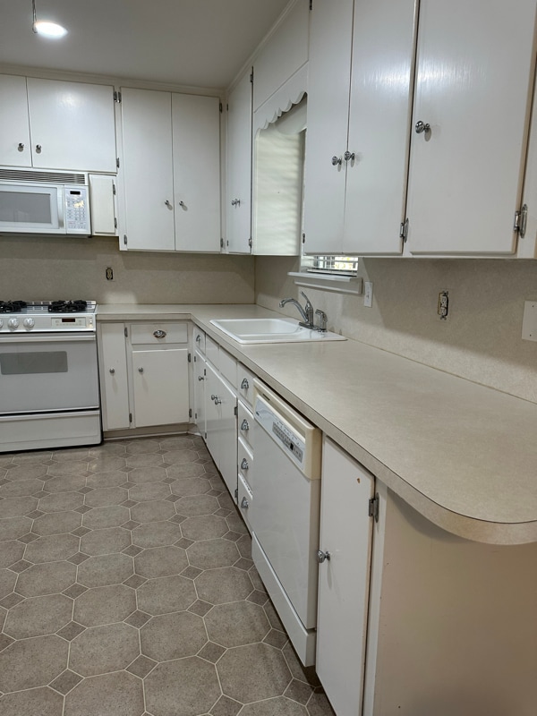 Building Photo - 4631 Cascades Dr