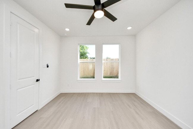 Building Photo - 4324 Avron Dr