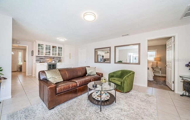 Building Photo - 2180 Dolphin Blvd S