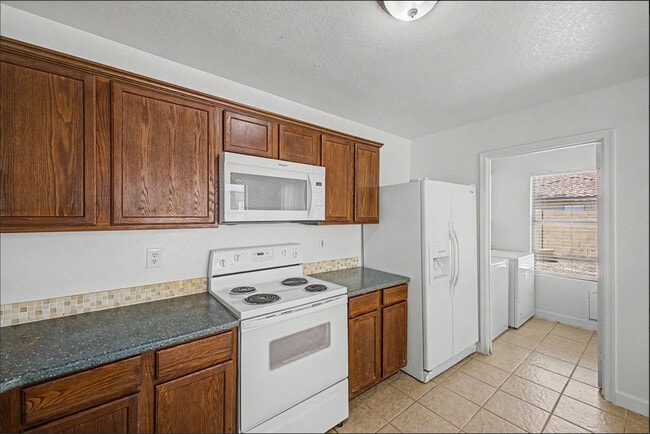 Building Photo - 1112 S Bogle Ct