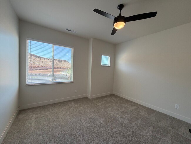 Building Photo - BRAND NEW TOWNHOME FOR RENT BY CRIMSON CLIFFS!