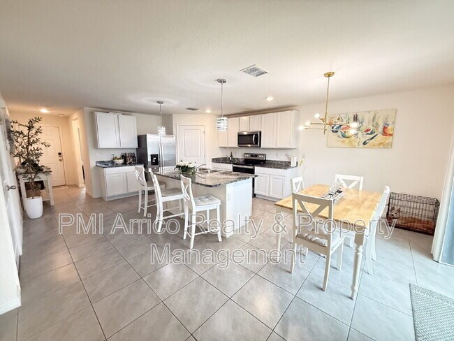 Building Photo - 10744 Chippewa Dr