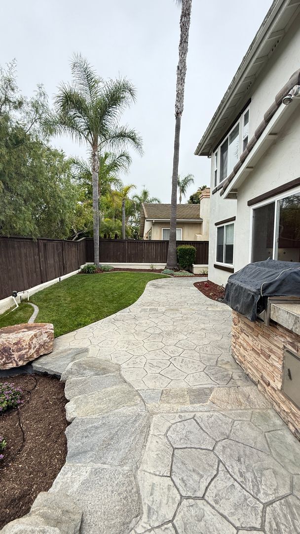 Building Photo - Spacious 4-Bedroom 3.5-Bath with Bonus Den...