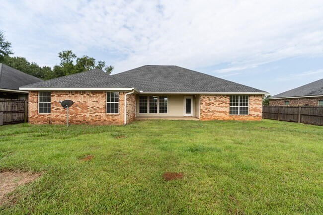 Building Photo - 1375 Selby Phillips Dr