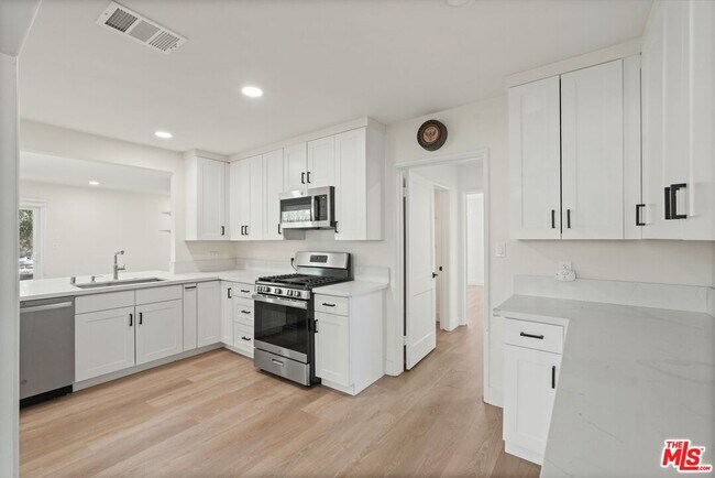 Building Photo - 2943 Los Olivos Ln