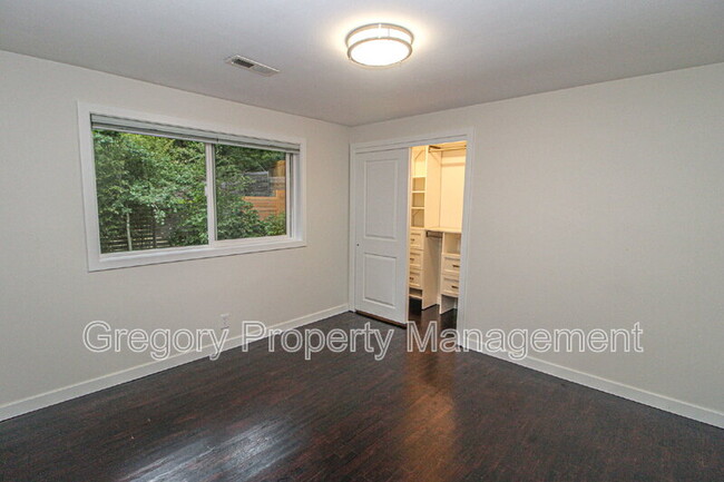 Building Photo - 19547 53rd Ave NE
