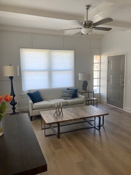 Building Photo - 326 W Main St