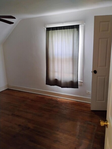 Building Photo - 128 N Cross St