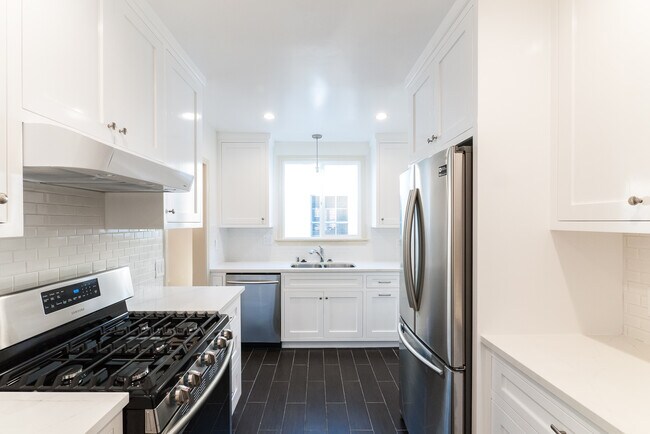 Building Photo - 1066  S Genesee-