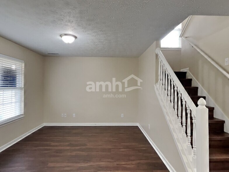 Building Photo - 2488 Liatris Dr