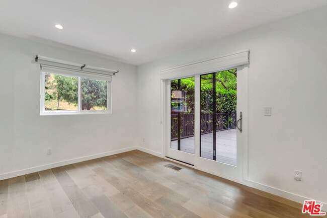 Building Photo - 3906 Alta Mesa Dr