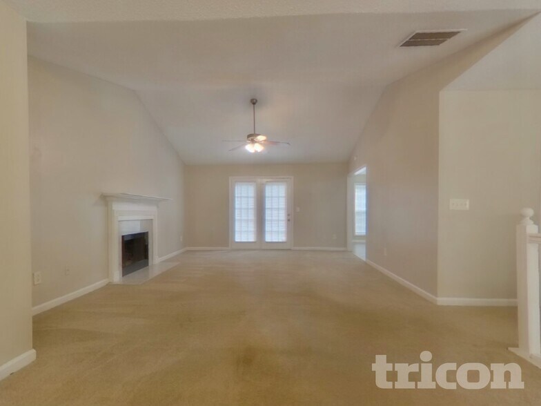 Building Photo - 1619 Spring Hill Ct