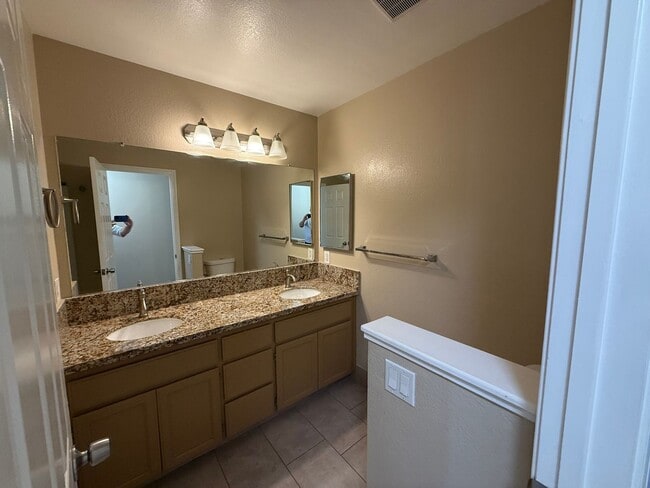 Building Photo - Updated two story home in Sylvan School Di...