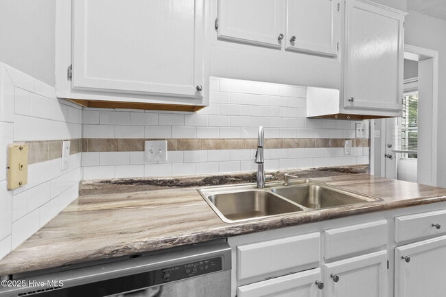 Building Photo - 7313 Pebblebrook Dr