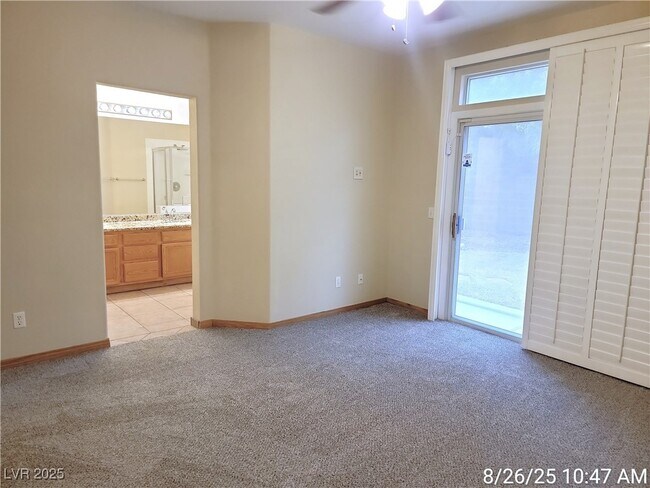 Building Photo - 948 Lloyd George Dr