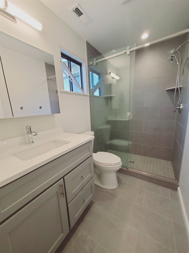 Building Photo - 110 Courtland Circle Apt #1, Stamford, CT ...