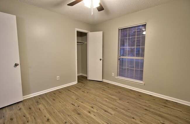 Building Photo - 705 Edgewood Ct