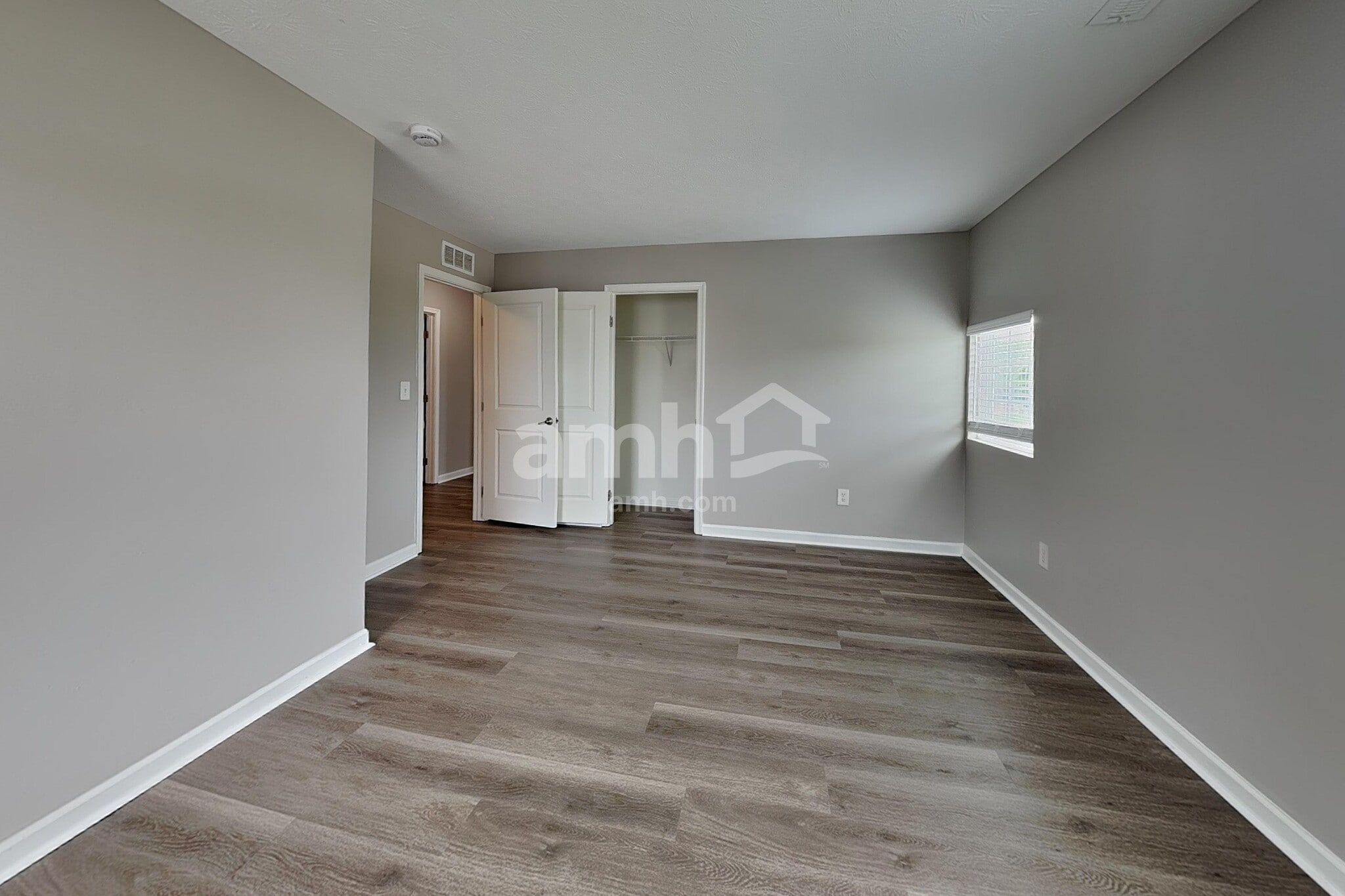 Building Photo - 676 Classic Ln