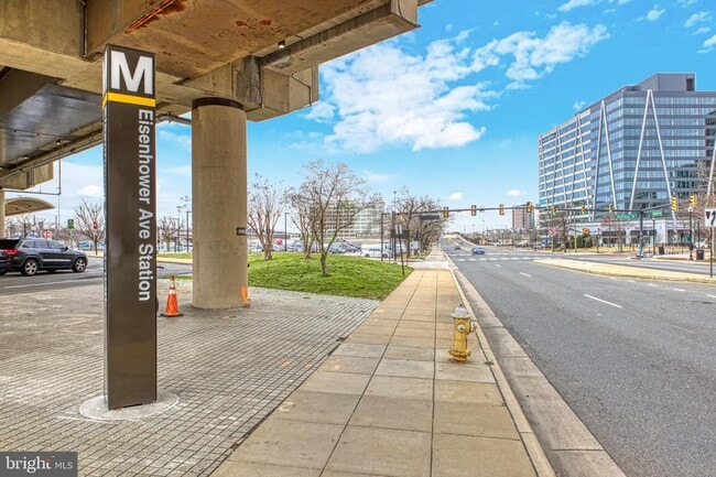 Building Photo - 5742 Governors Pond Cir