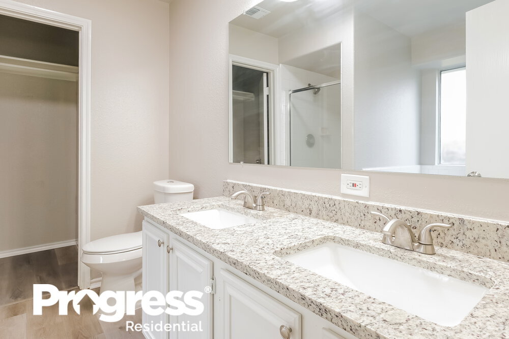 Building Photo - 16706 Shipshaw River Dr