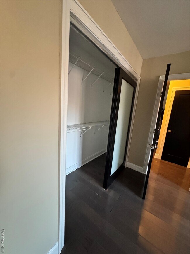 Building Photo - 555 Broadway