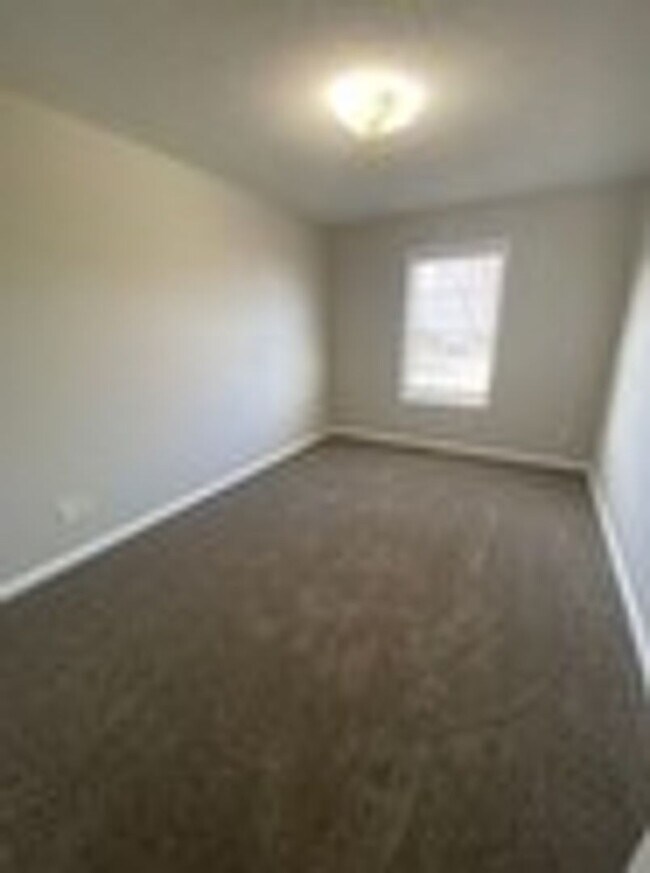 Building Photo - Updated 3BR Home Minutes from Fort Campbell – Fenced Yard & Deck