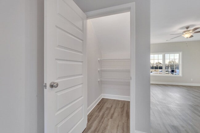 Building Photo - 102 Skye Dr