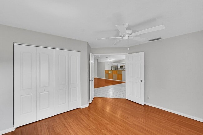 Building Photo - 1800 Primrose Ln