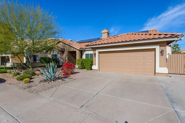 Building Photo - 650 W Palo Verde St