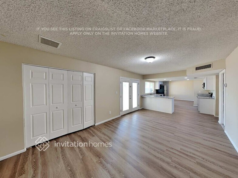 Building Photo - 4621 W Carol Ave
