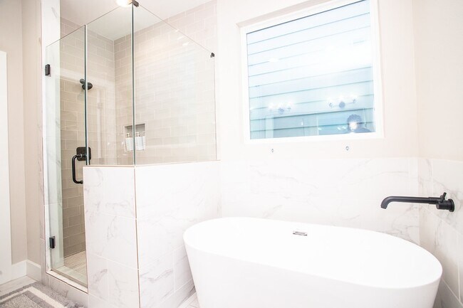 Building Photo - 1915 Kolfahl St