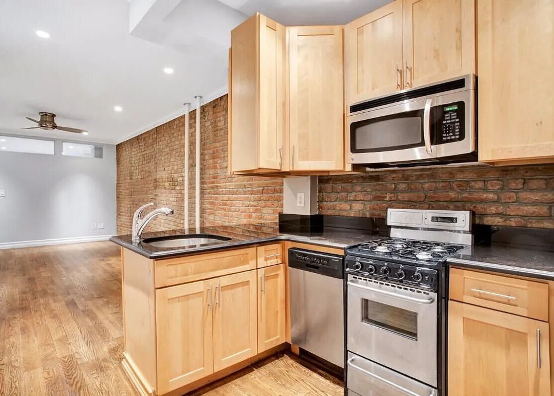 Building Photo - 277 E 10th St