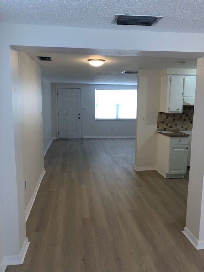 Building Photo - Beautiful remodeled home!