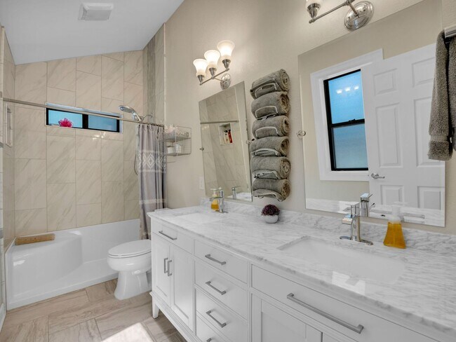 Building Photo - Gorgeous Country Club Rental