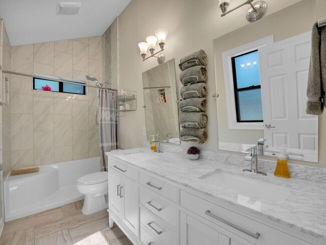 Building Photo - Gorgeous Furnished Country Club Rental
