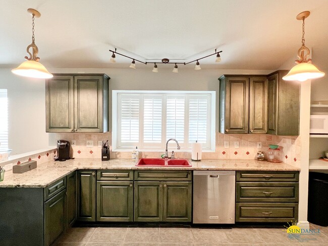 Building Photo - Custom home in the heart of Fort Walton Be...