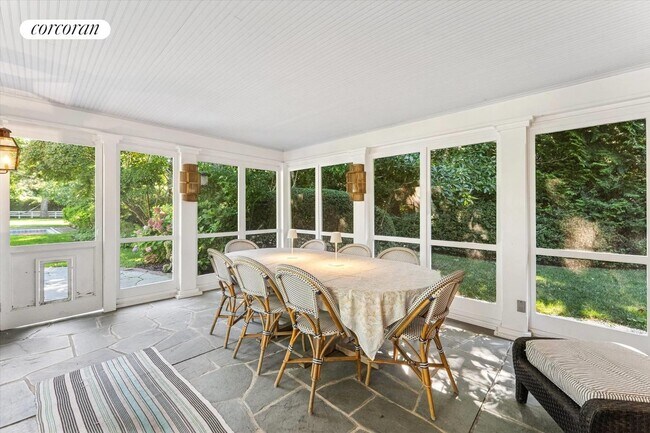 Building Photo - 20 Quogue St